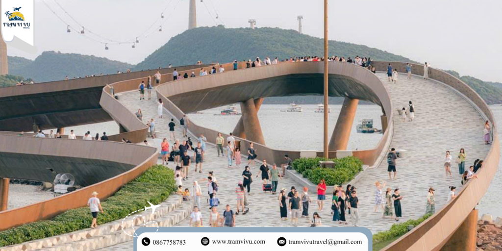 Du khách tham quan Phú Quốc
