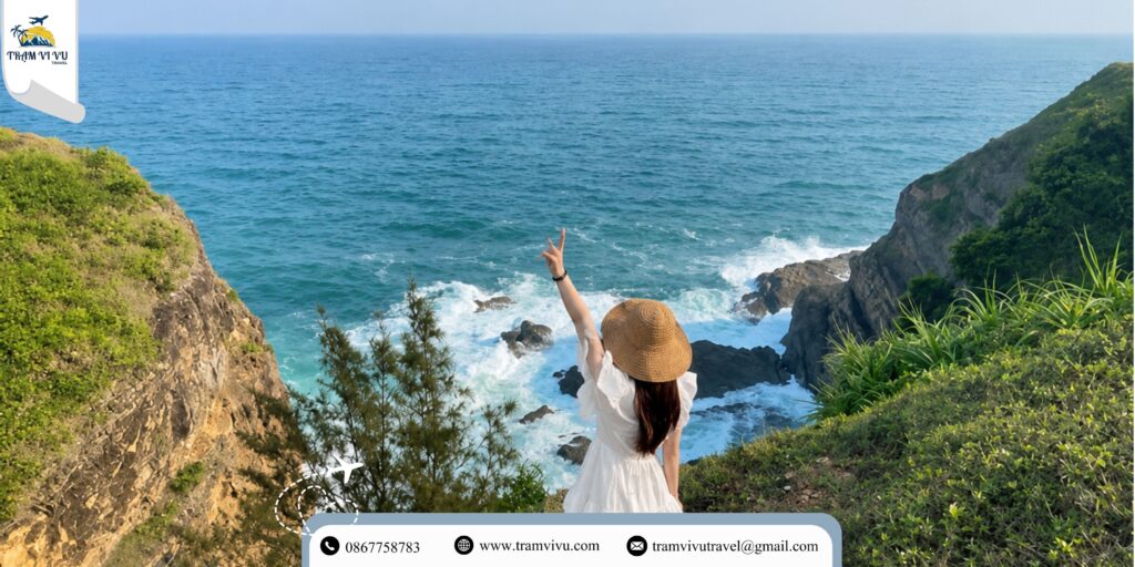 Check-in-tai-bai-da-Mong-Rong-voi-khung-canh-bien-troi-hung-vi